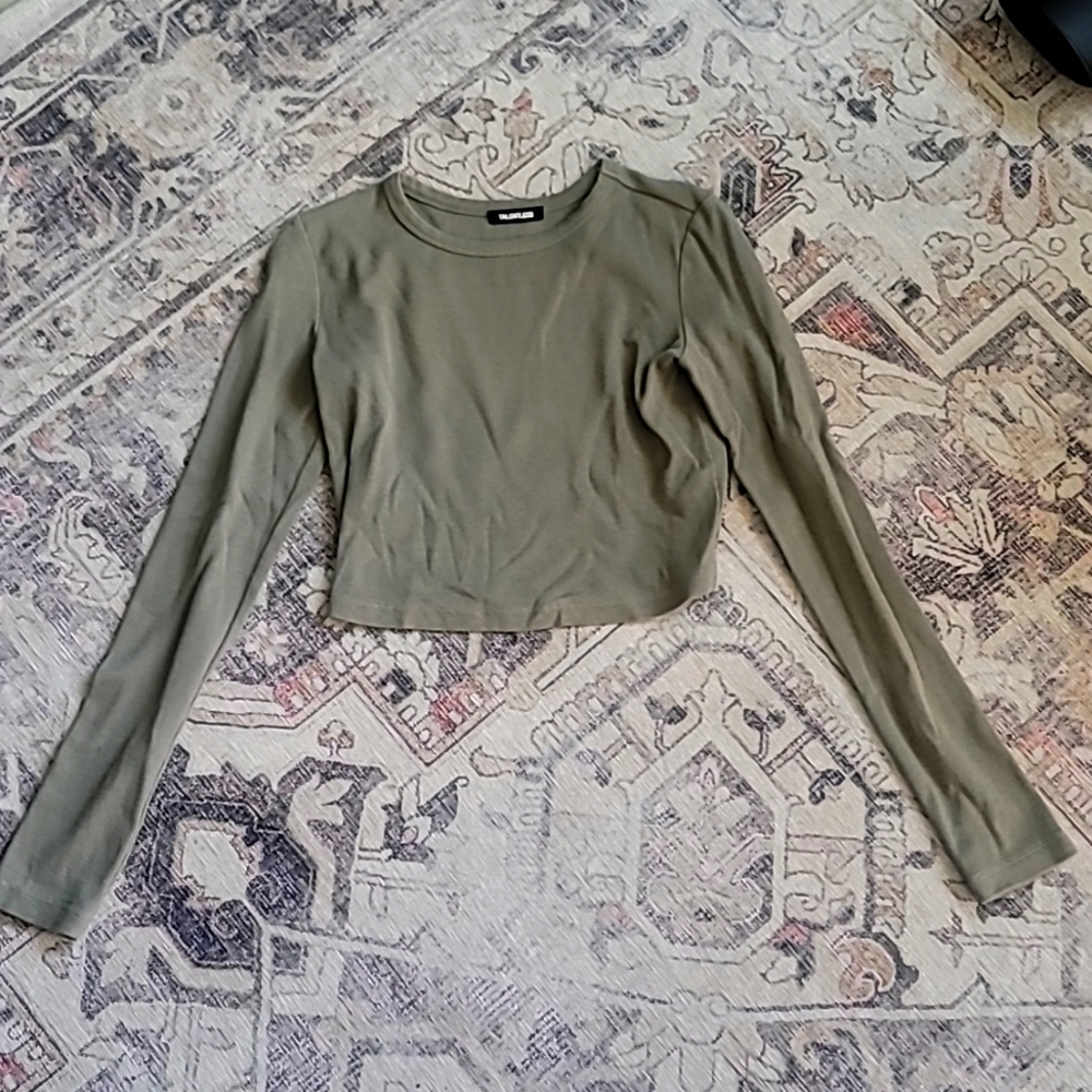 TALENTLESS Olive Green Long Sleeve Cropped Tee